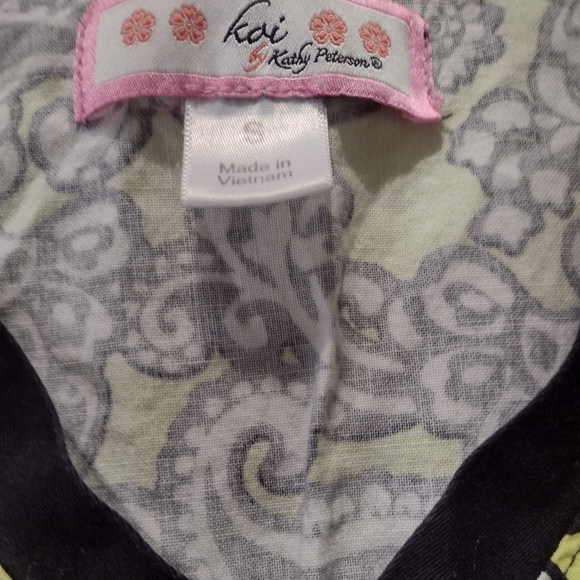 Koi Paisley Scrub Top - Picture 2 of 2